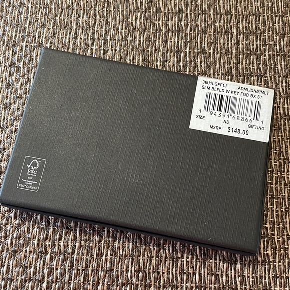 BNIB Michael Kors Slim Bifold Wallet & Keyfob Box Set - Picture 10 of 10